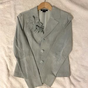 Karen Kane Sky Blue Blazer Jacket with Flower Pin Size Small. Great condition.